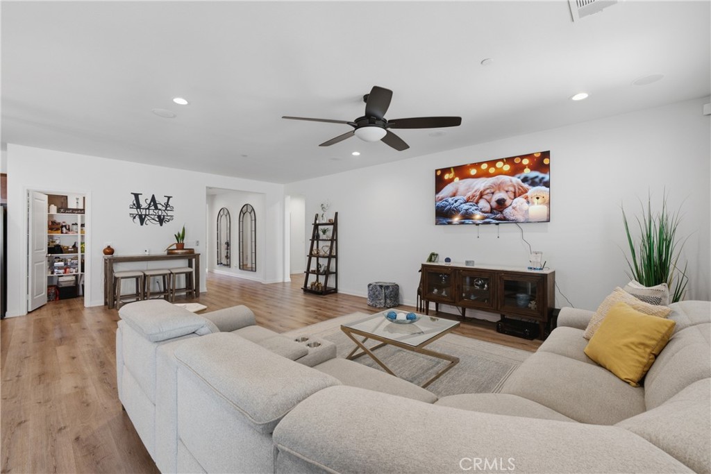 35111 Tavel Property Photo 9