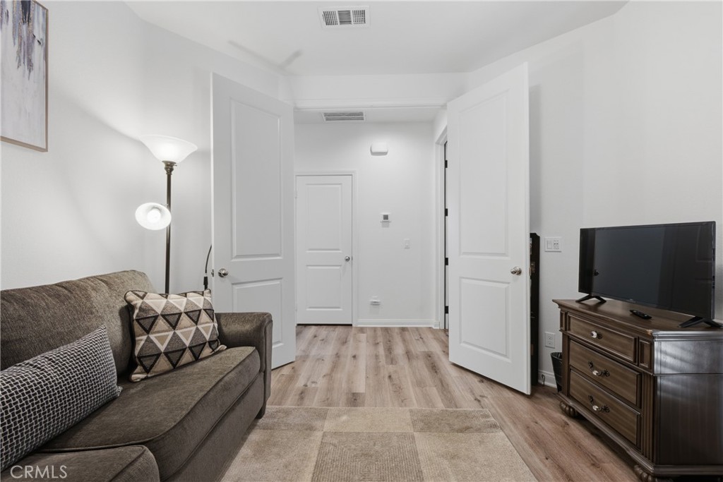 35111 Tavel Property Photo 28