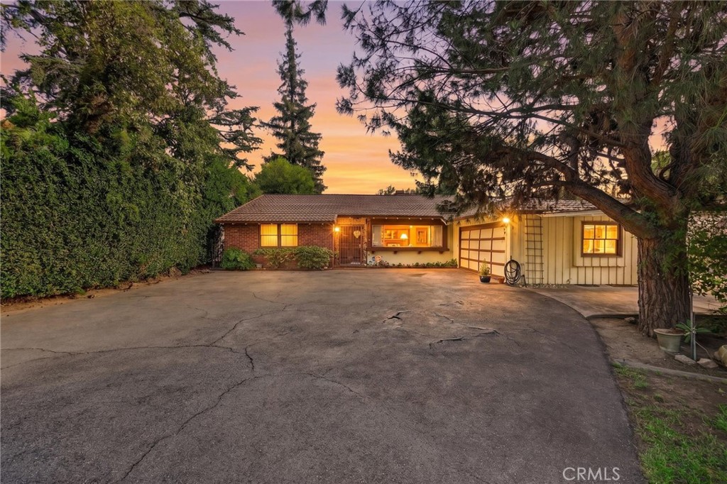 36 E Longden Avenue Property Photo 1