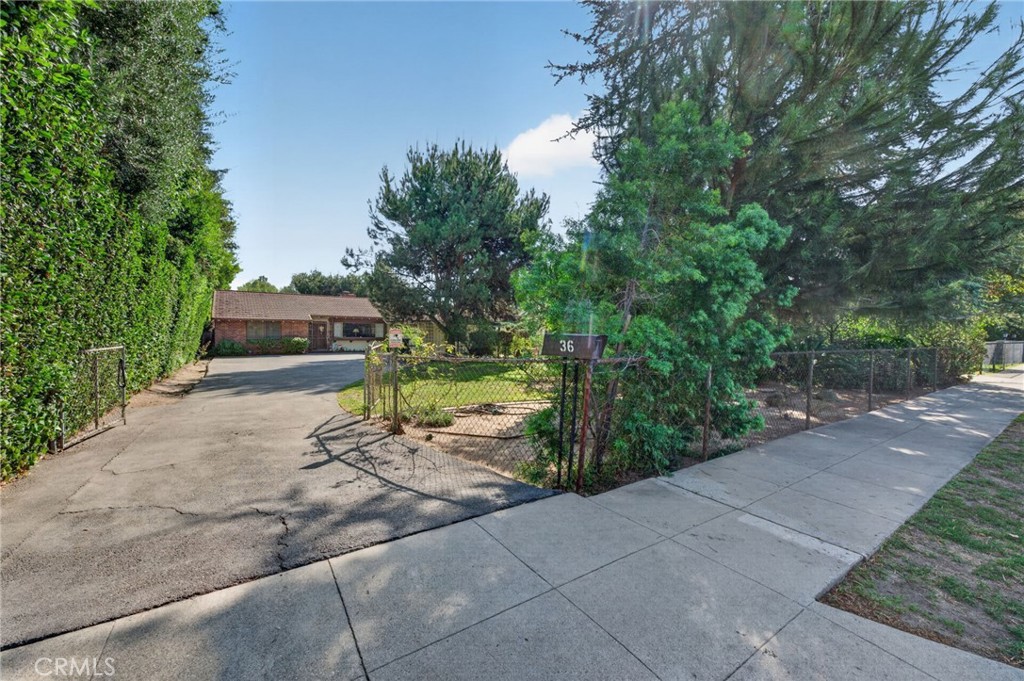 36 E Longden Avenue Property Photo 2