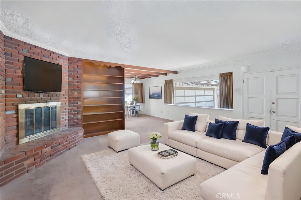 36 E Longden Avenue Property Photo 6