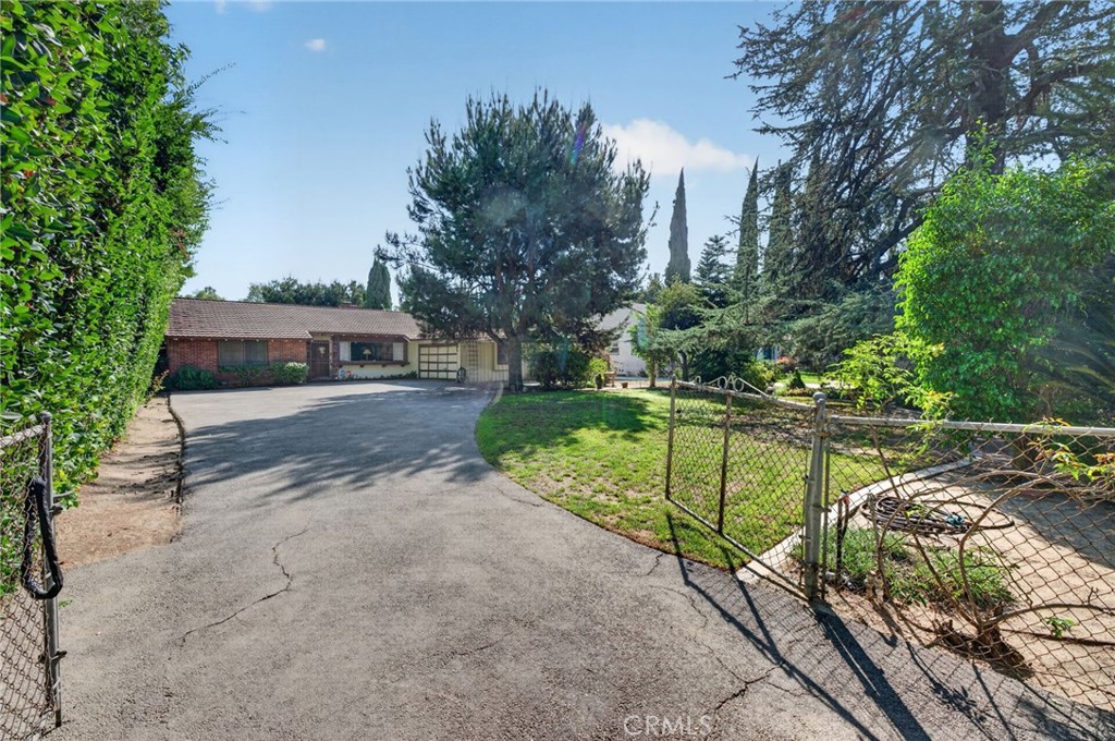 36 E Longden Avenue Property Photo 9