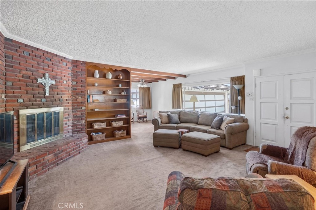 36 E Longden Avenue Property Photo 12