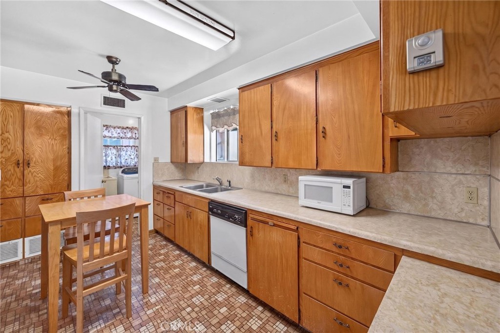 36 E Longden Avenue Property Photo 21