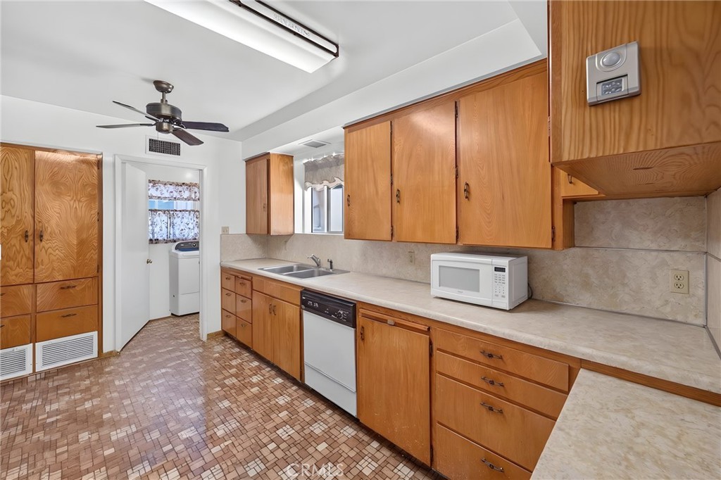 36 E Longden Avenue Property Photo 22