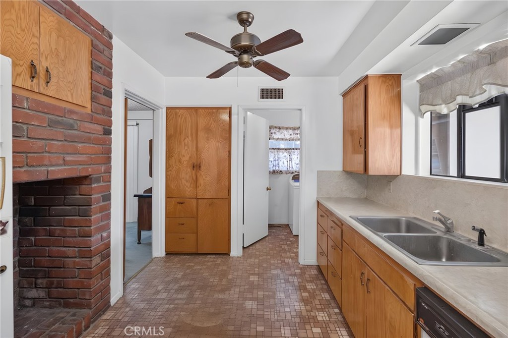 36 E Longden Avenue Property Photo 23