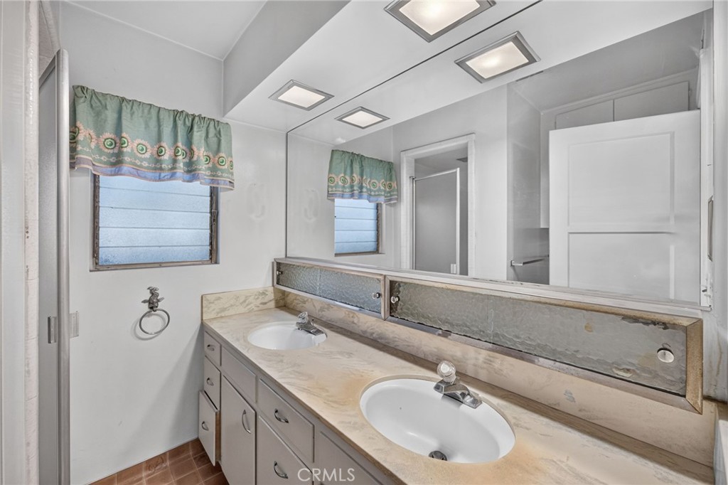 36 E Longden Avenue Property Photo 42
