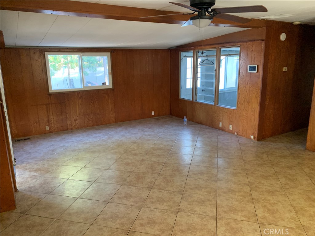 25814 Homeland Avenue Property Photo 4