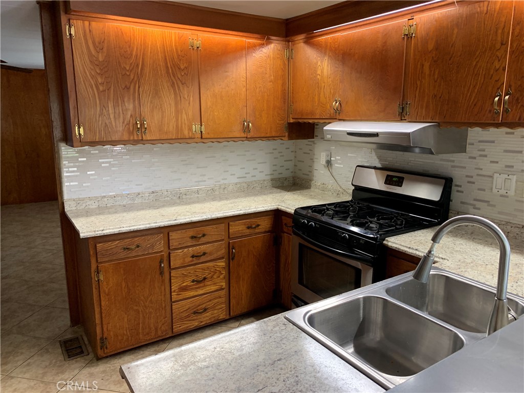 25814 Homeland Avenue Property Photo 6