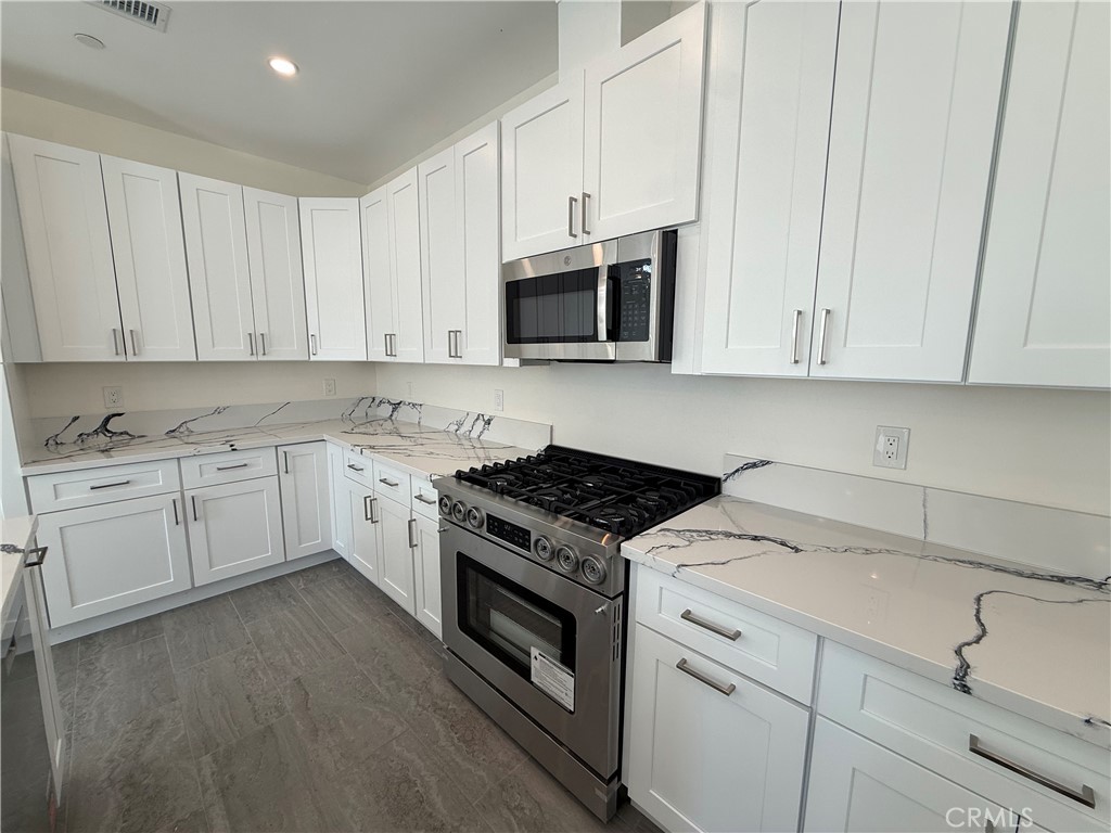 179 E 8th Street Property Photo 12
