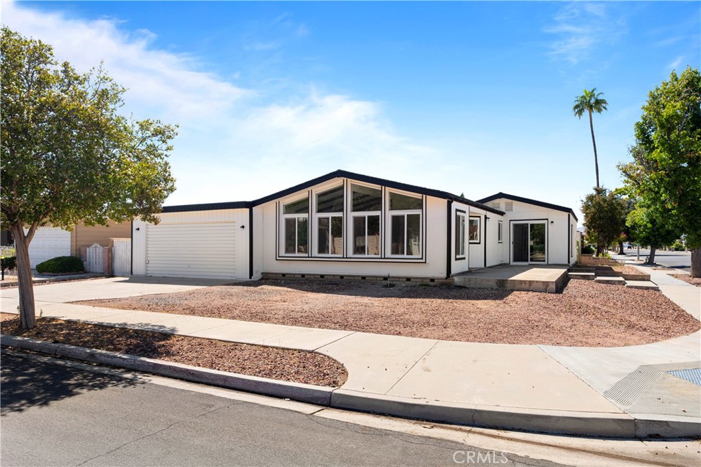 1207 Brentwood Property Photo 1