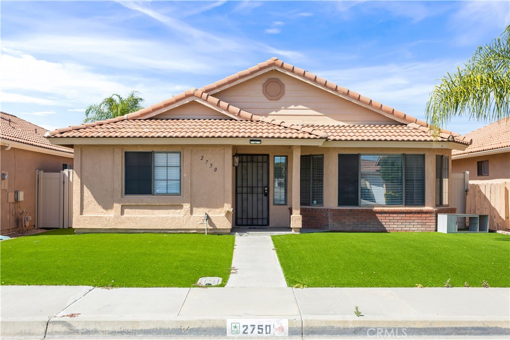 2750 La Paz Property Photo 2