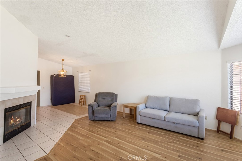 2750 La Paz Property Photo 4