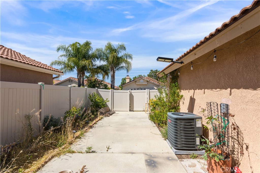 2750 La Paz Property Photo 9