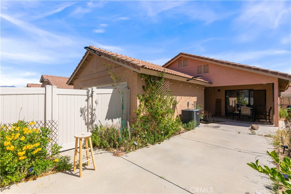 2750 La Paz Property Photo 10