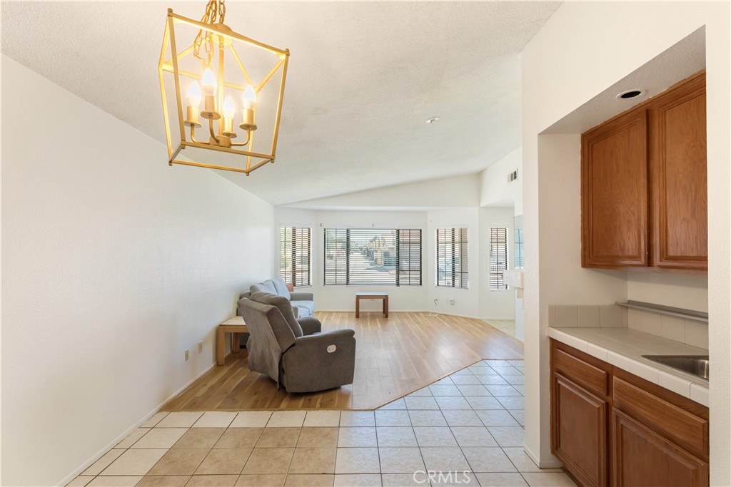 2750 La Paz Property Photo 11