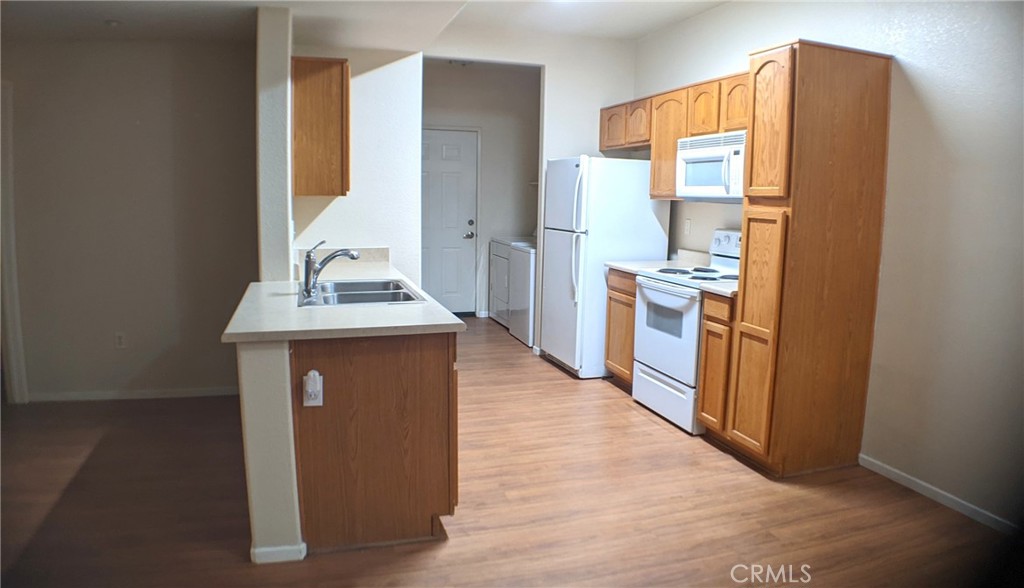 41410 Juniper Street 1212 Property Photo 4