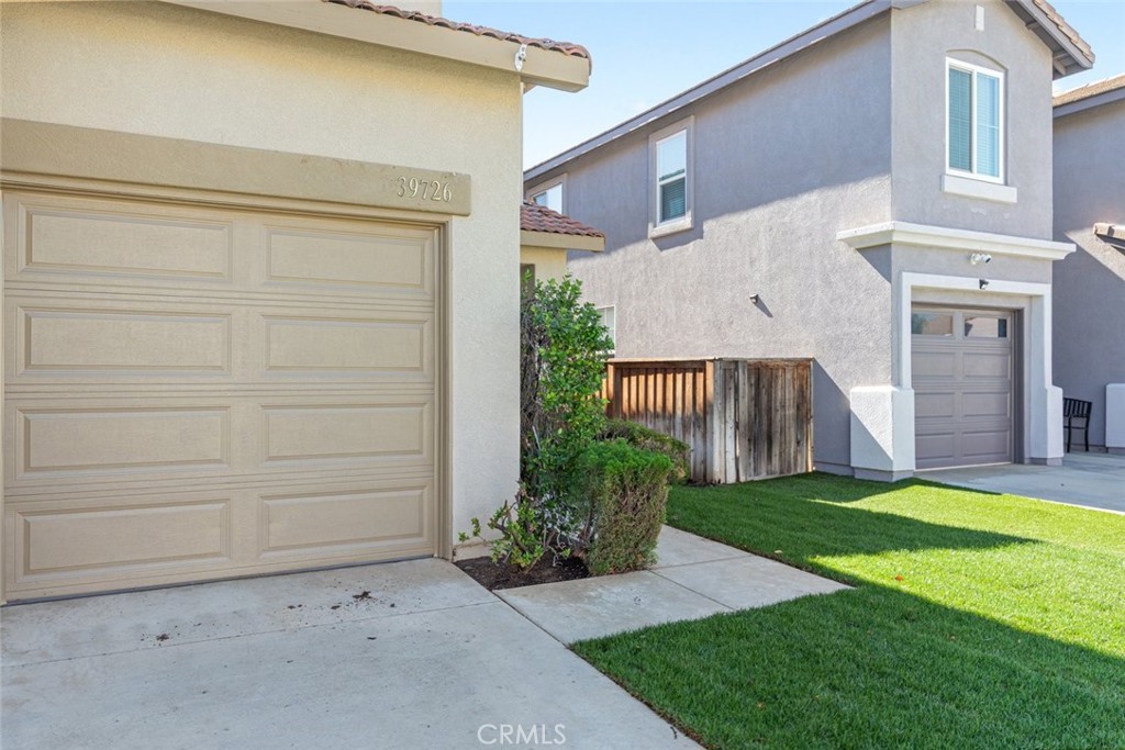 39726 Ashland Way Property Photo 4