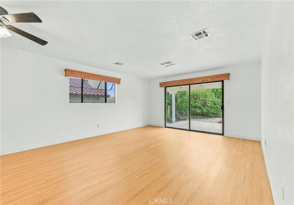 9751 Brookline Ave Property Photo 16
