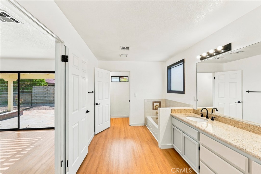 9751 Brookline Ave Property Photo 21