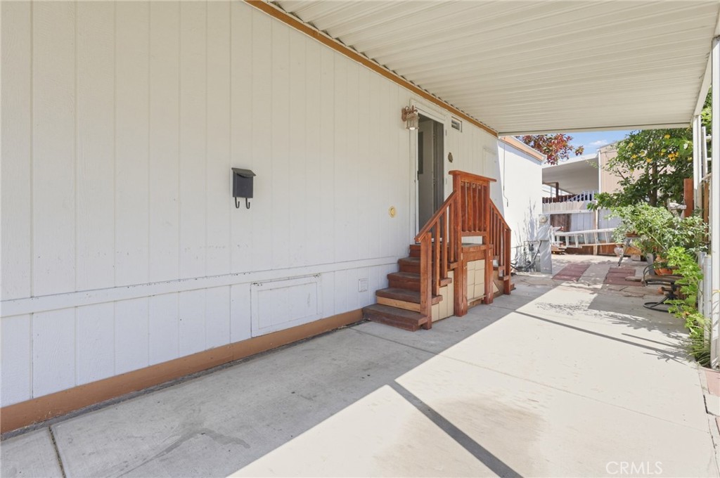 1931 E Meats Ave Property Photo 3