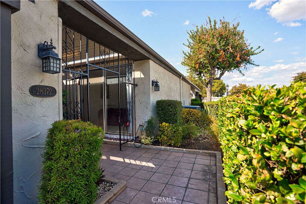 28372 Paseo Grande Property Photo 4