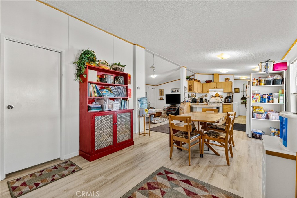 913 S Grand Avenue 102 Property Photo 10