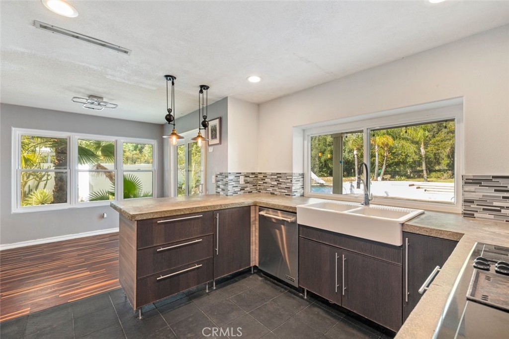 30542 Bridgeview Circle Property Photo 24