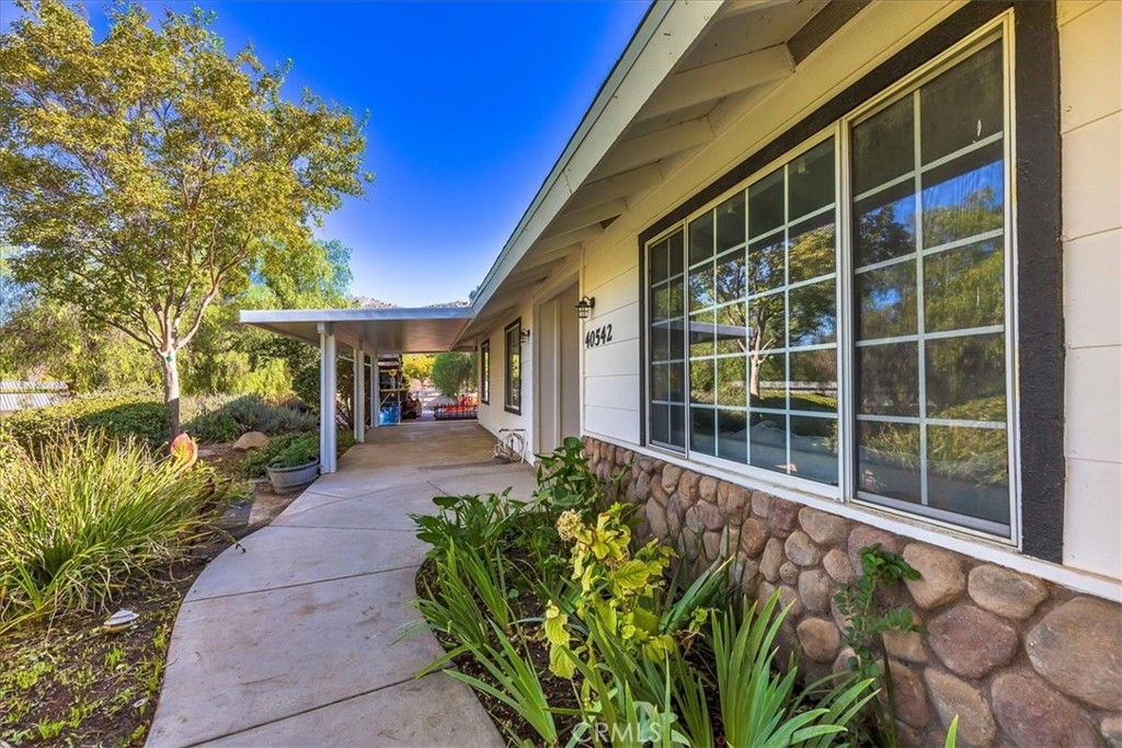 40542 Quiet Hills Property Photo 2