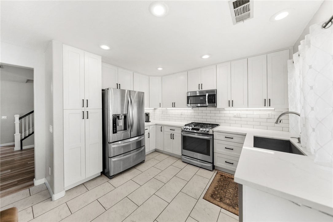 26840 Redwood Property Photo 4