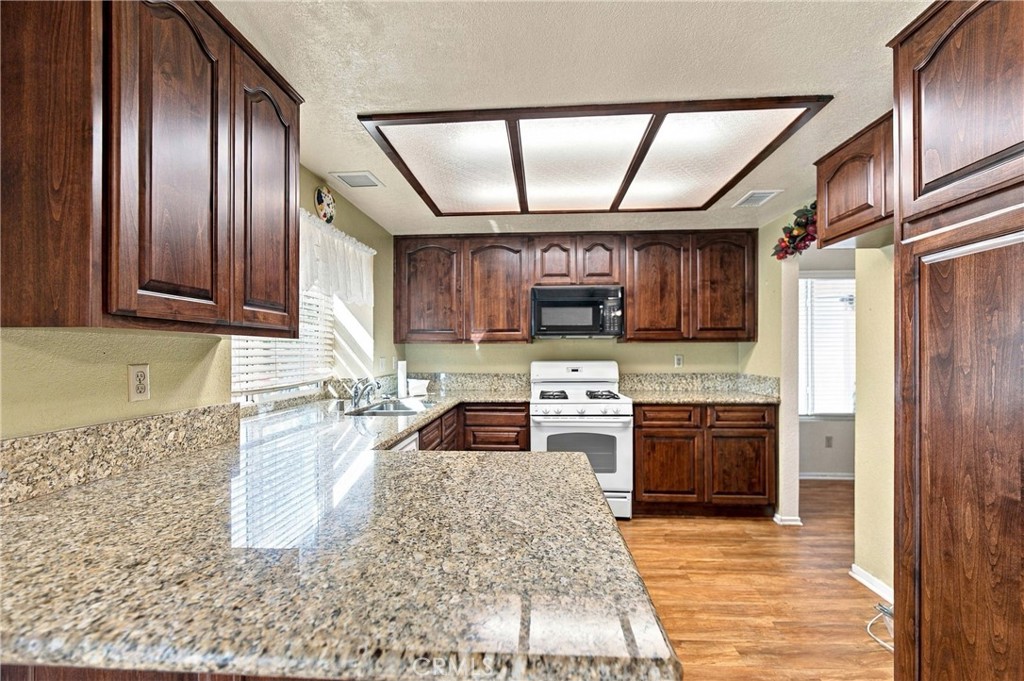 21465 Walnut Property Photo 14