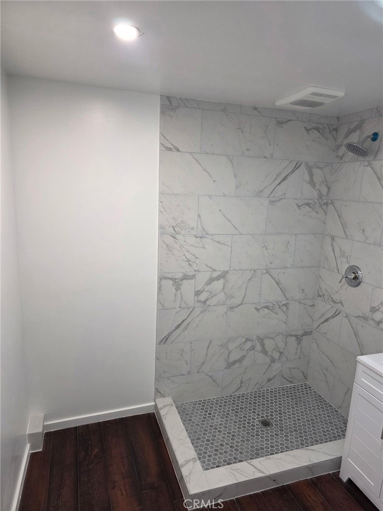979 Venus Way B Property Photo 3