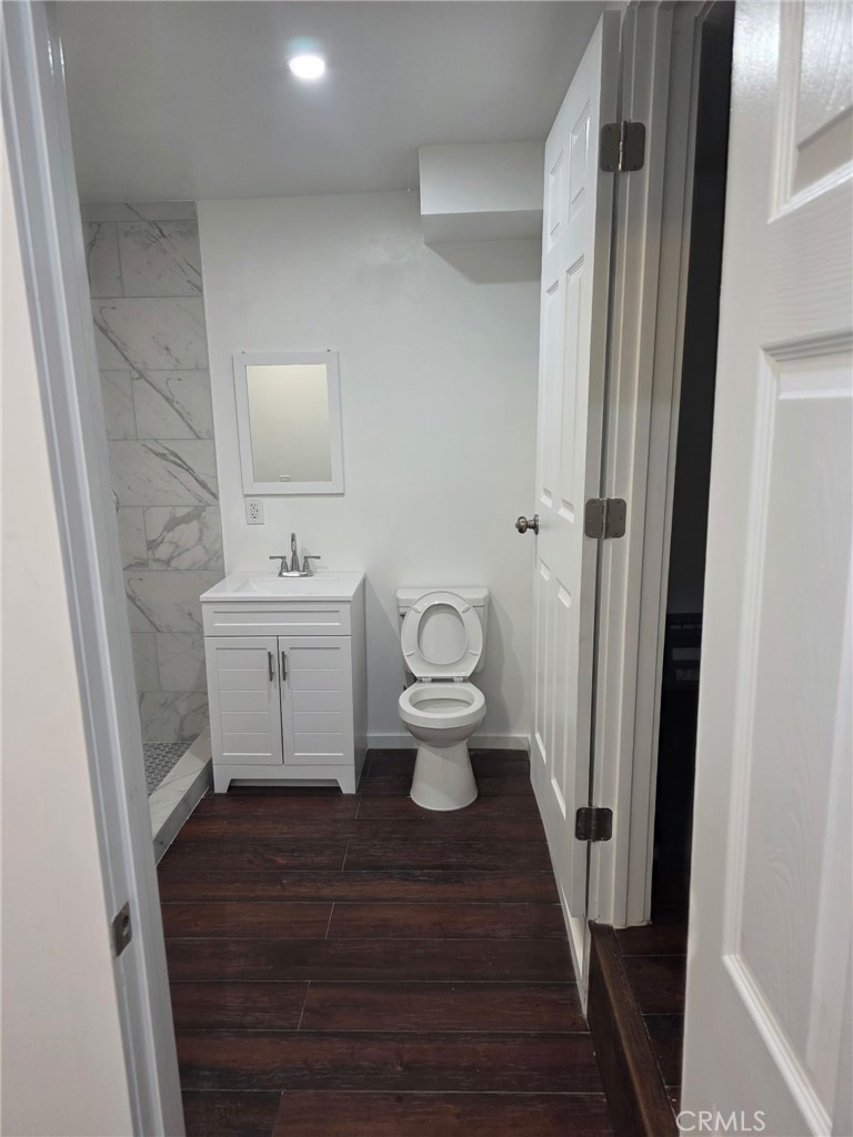 979 Venus Way B Property Photo 4
