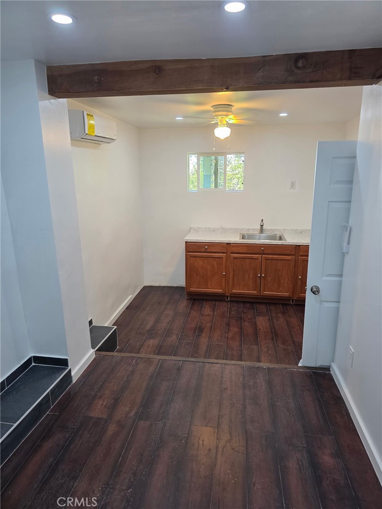 979 Venus Way B Property Photo 5