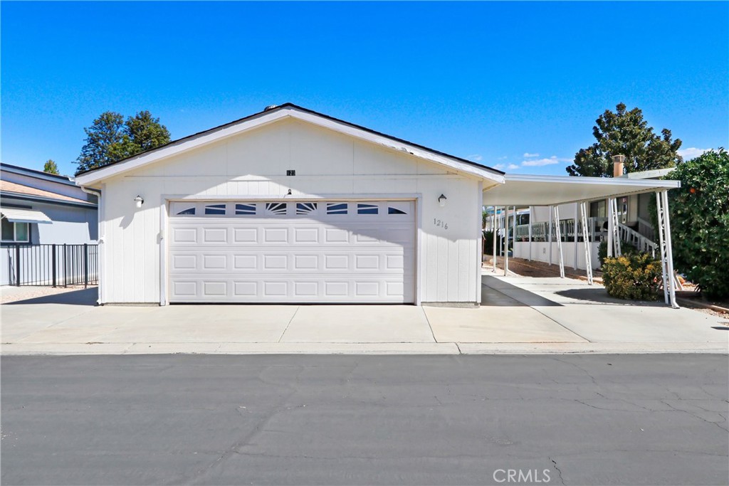 1216 Lodgepole Drive Property Photo 2