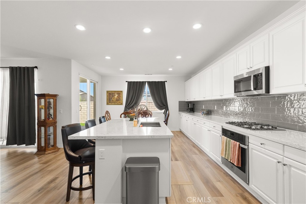 30290 Roebuck Court Property Photo 4