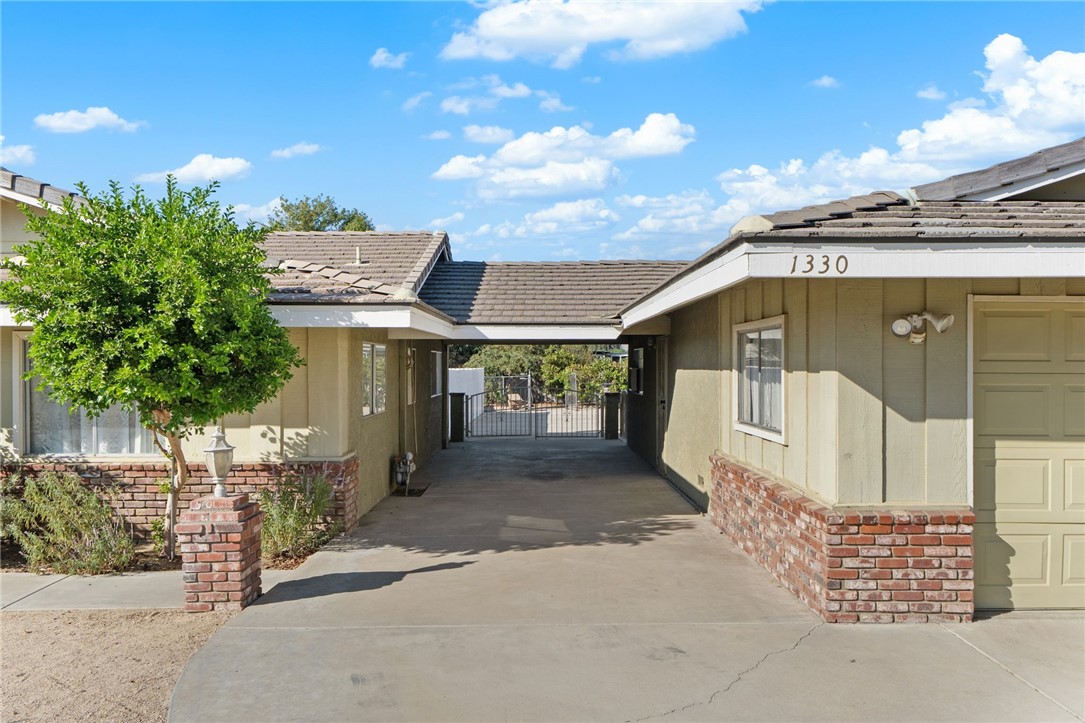 1330 Eaton Property Photo 4