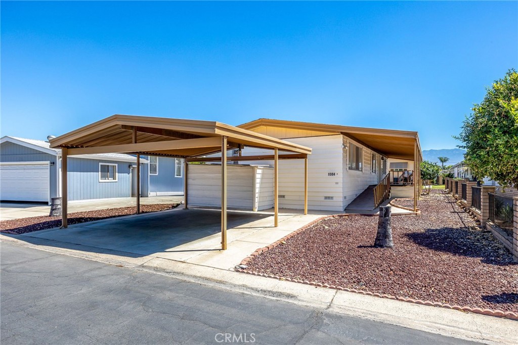 1304 Lodgepole Drive Property Photo 2