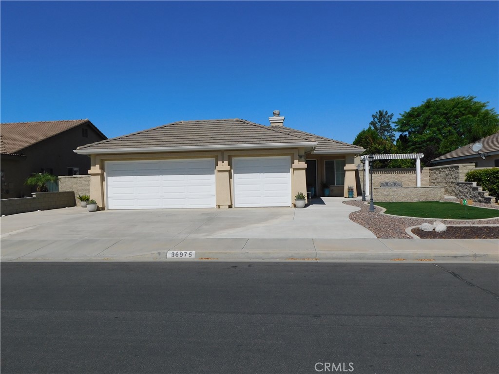 36975 Red Oak Property Photo 1