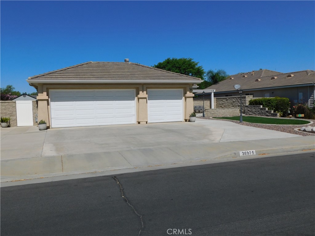 36975 Red Oak Property Photo 2