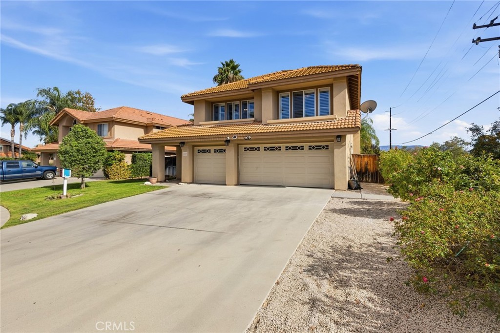 30371 Falcon Point Ct Property Photo 3
