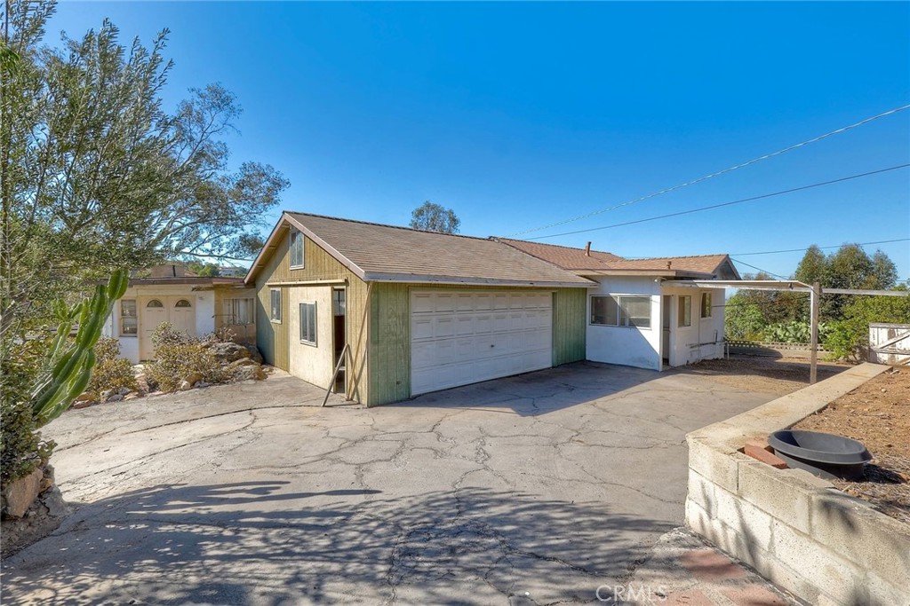 9377 Crest Property Photo 1