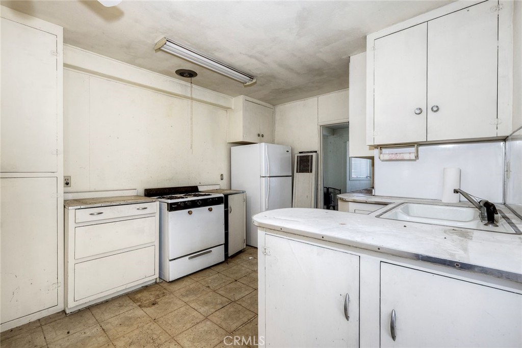 9377 Crest Property Photo 5