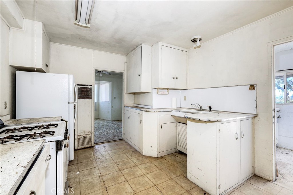 9377 Crest Property Photo 6