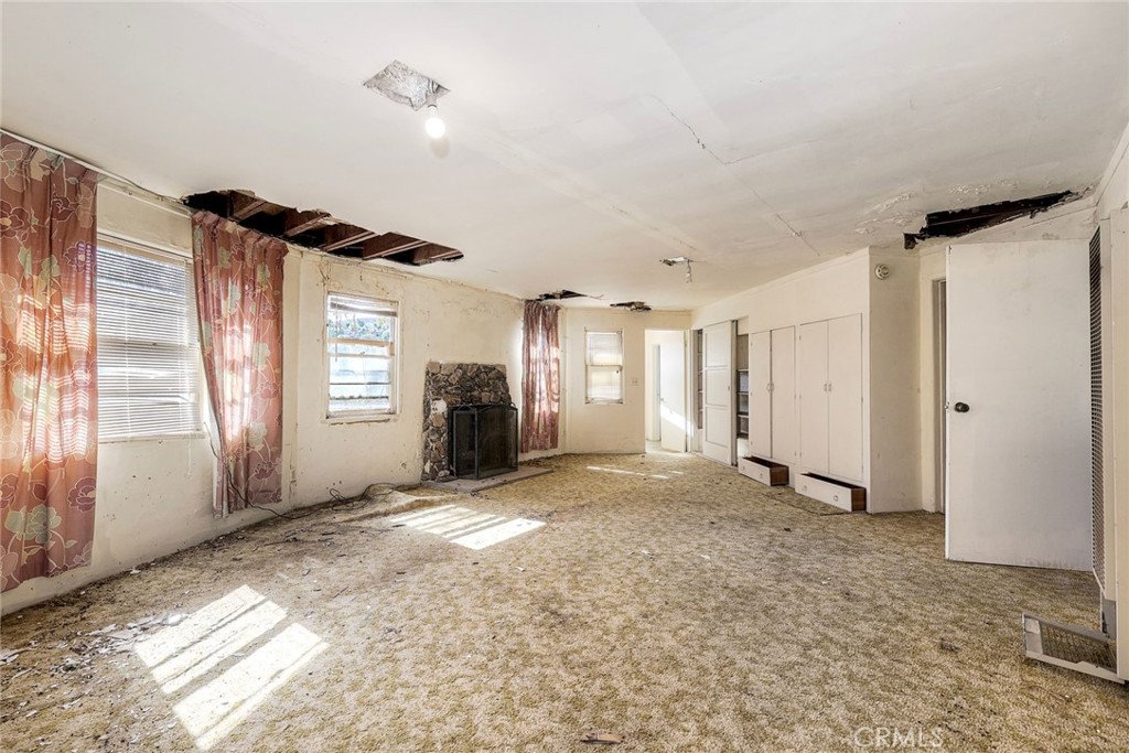 9377 Crest Property Photo 17