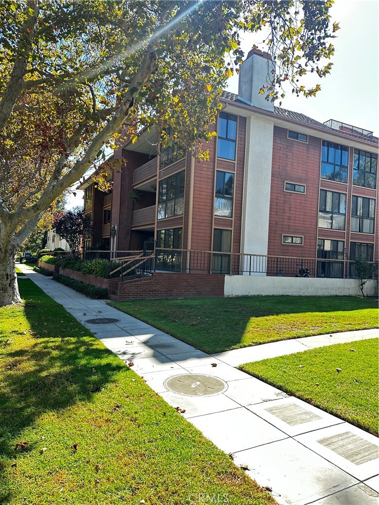 3200 W Riverside Drive M Property Photo 3