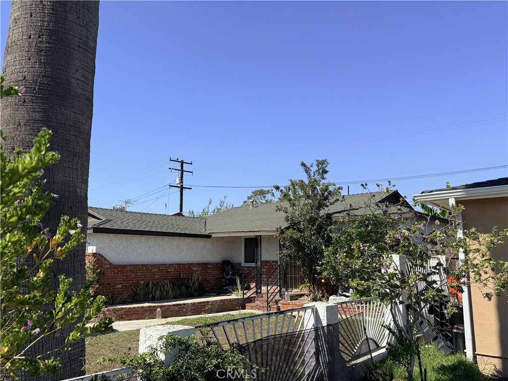 717 E Santa Rita Property Photo 2
