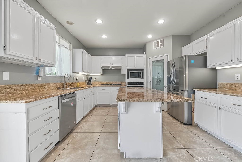 38588 Members Club Property Photo 11