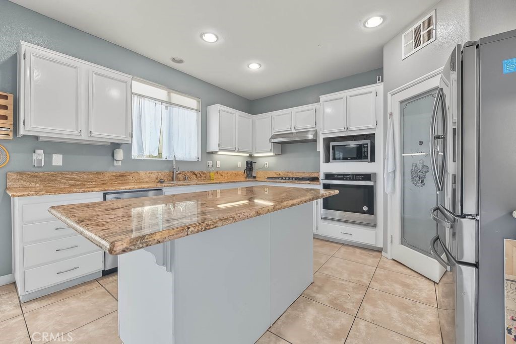 38588 Members Club Property Photo 12