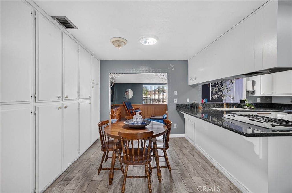 28660 Mapes Property Photo 8